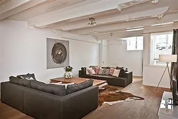 Captain Canalhouse Luxury