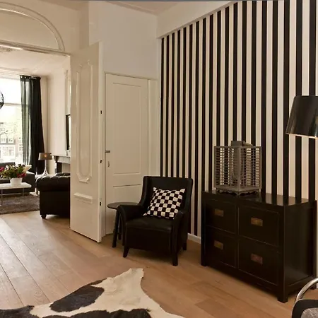 Captain Canalhouse Luxury