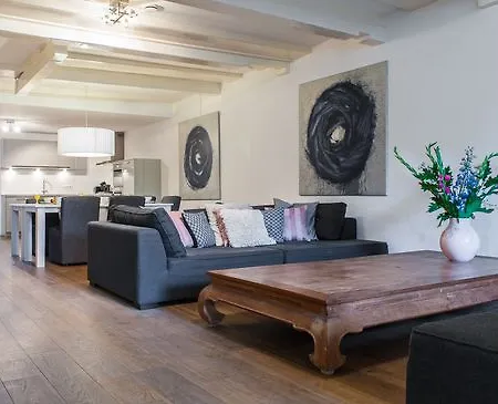 Captain Canalhouse Luxury