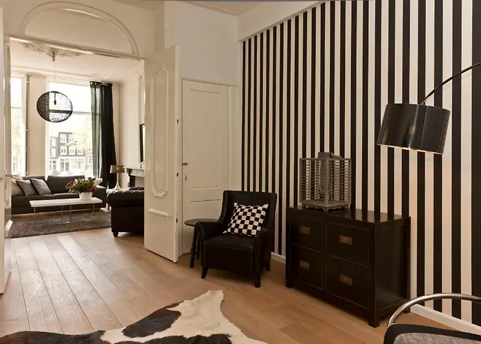 Captain Canalhouse Luxury